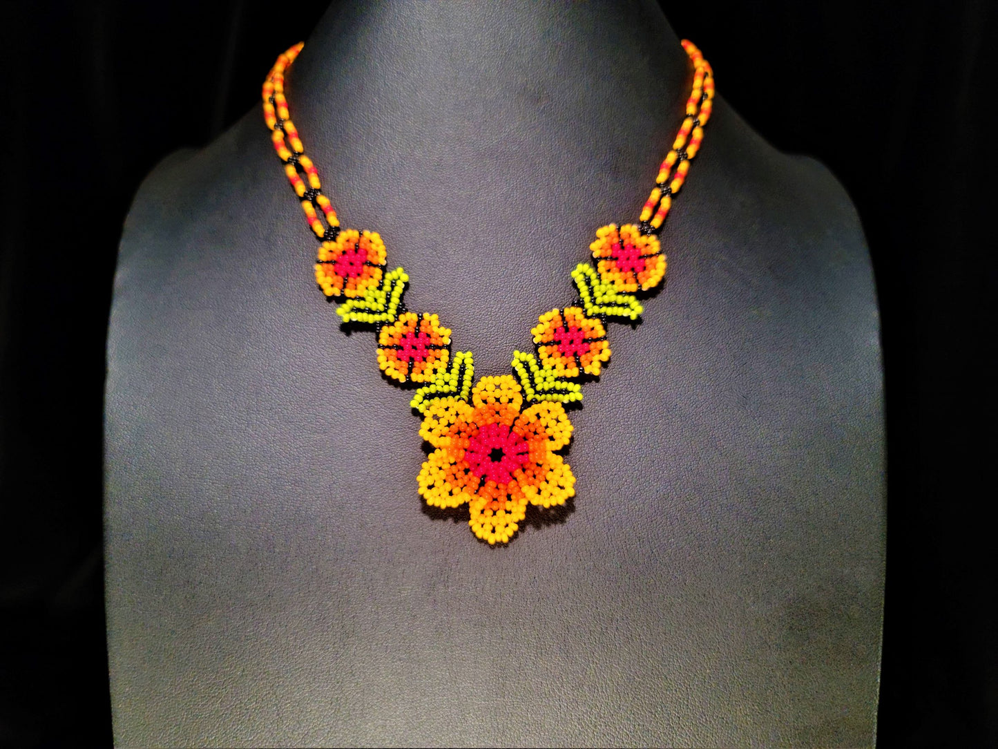 Flower Bead Necklace - Querétaro, MX - Das Vixen