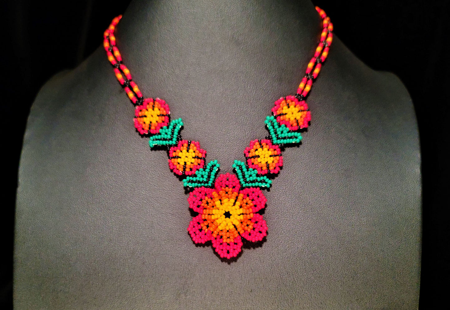 Flower Bead Necklace - Querétaro, MX - Das Vixen