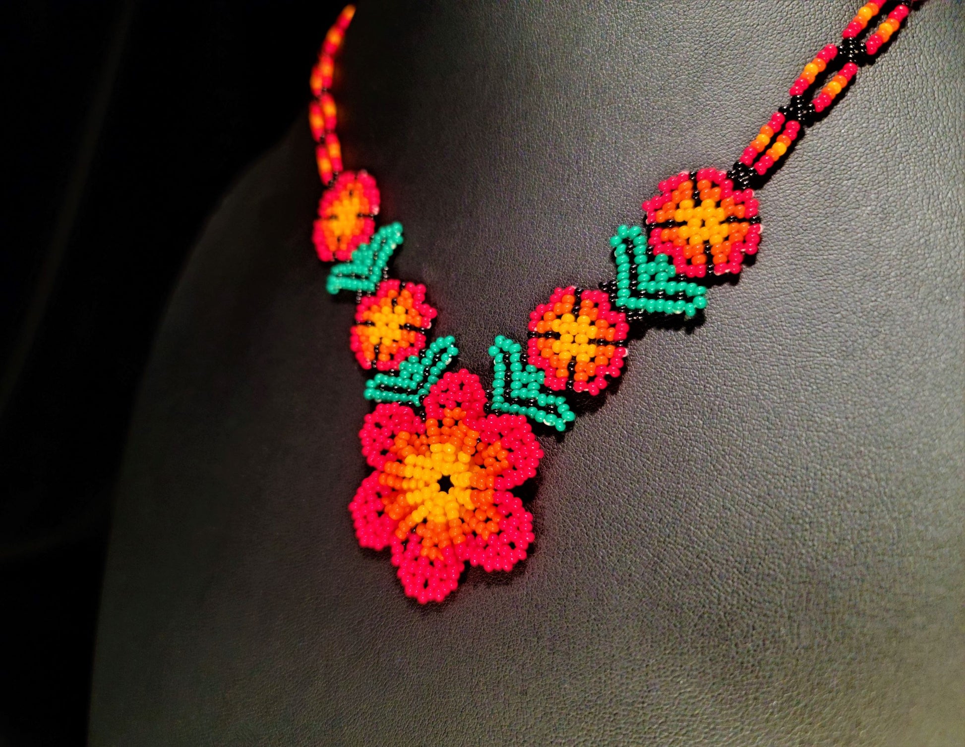 Flower Bead Necklace - Querétaro, MX - Das Vixen