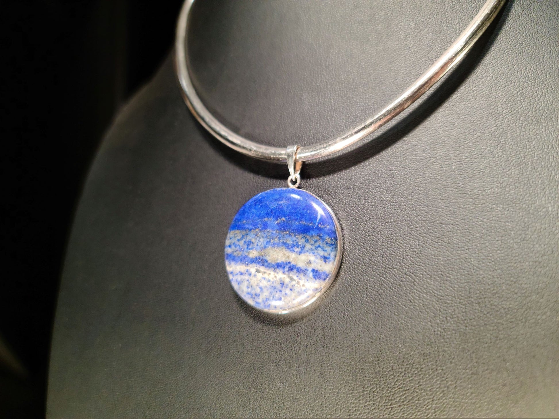 Sterling Silver & Lapis Lazuli Pendant - Das Vixen