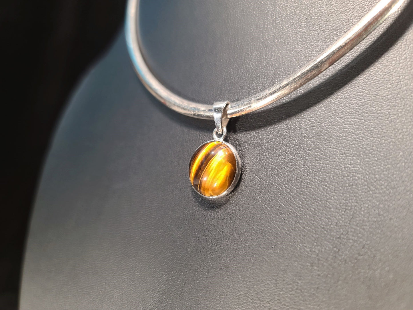 Sterling Silver & Tiger's Eye Pendant - Das Vixen