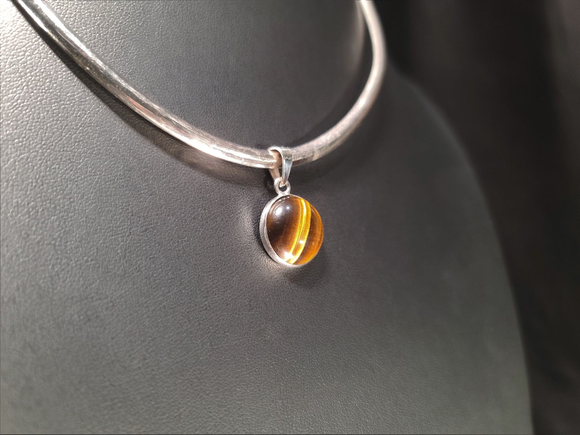 Sterling Silver & Tiger's Eye Pendant - Das Vixen