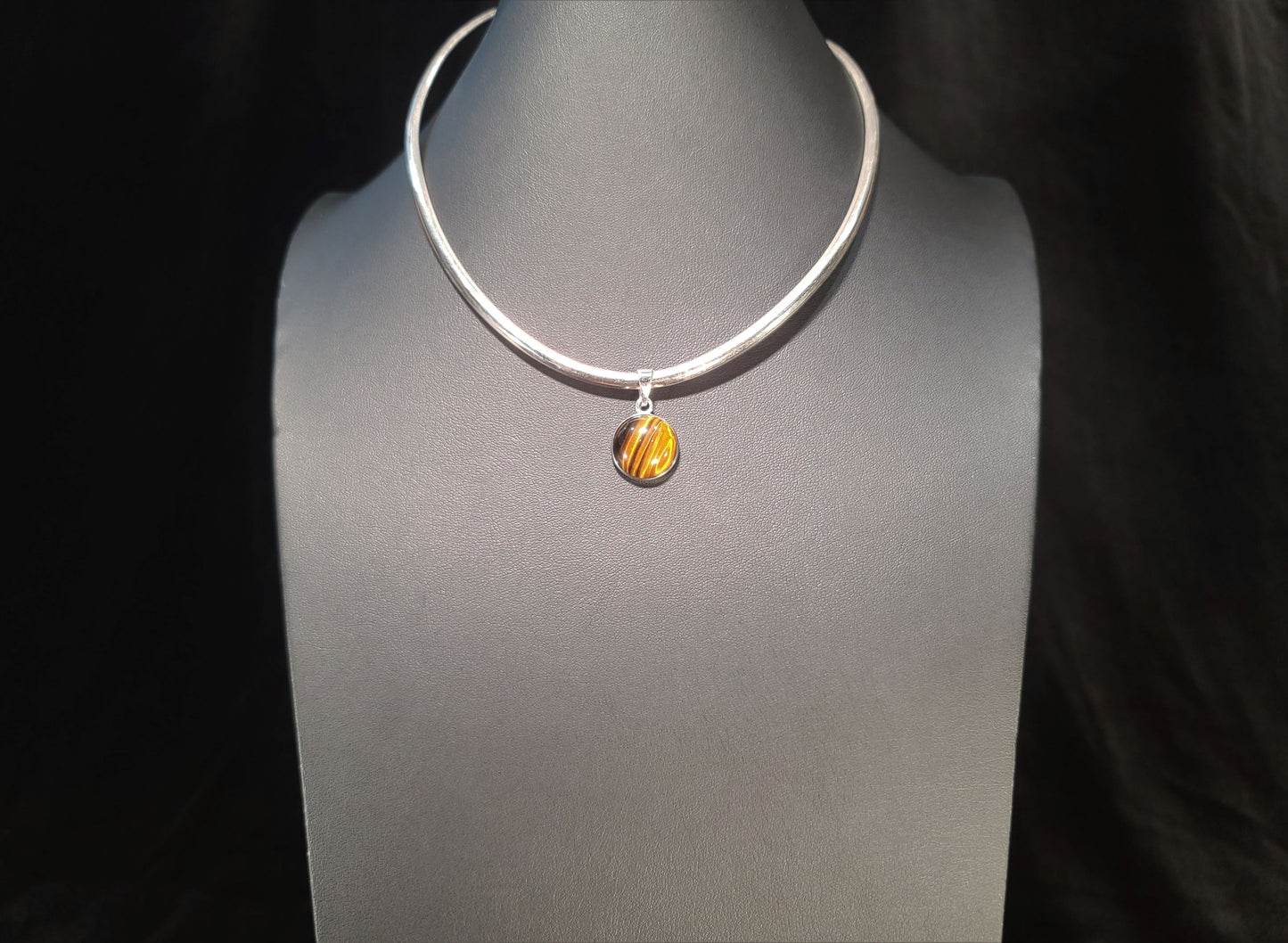 Sterling Silver & Tiger's Eye Pendant - Das Vixen