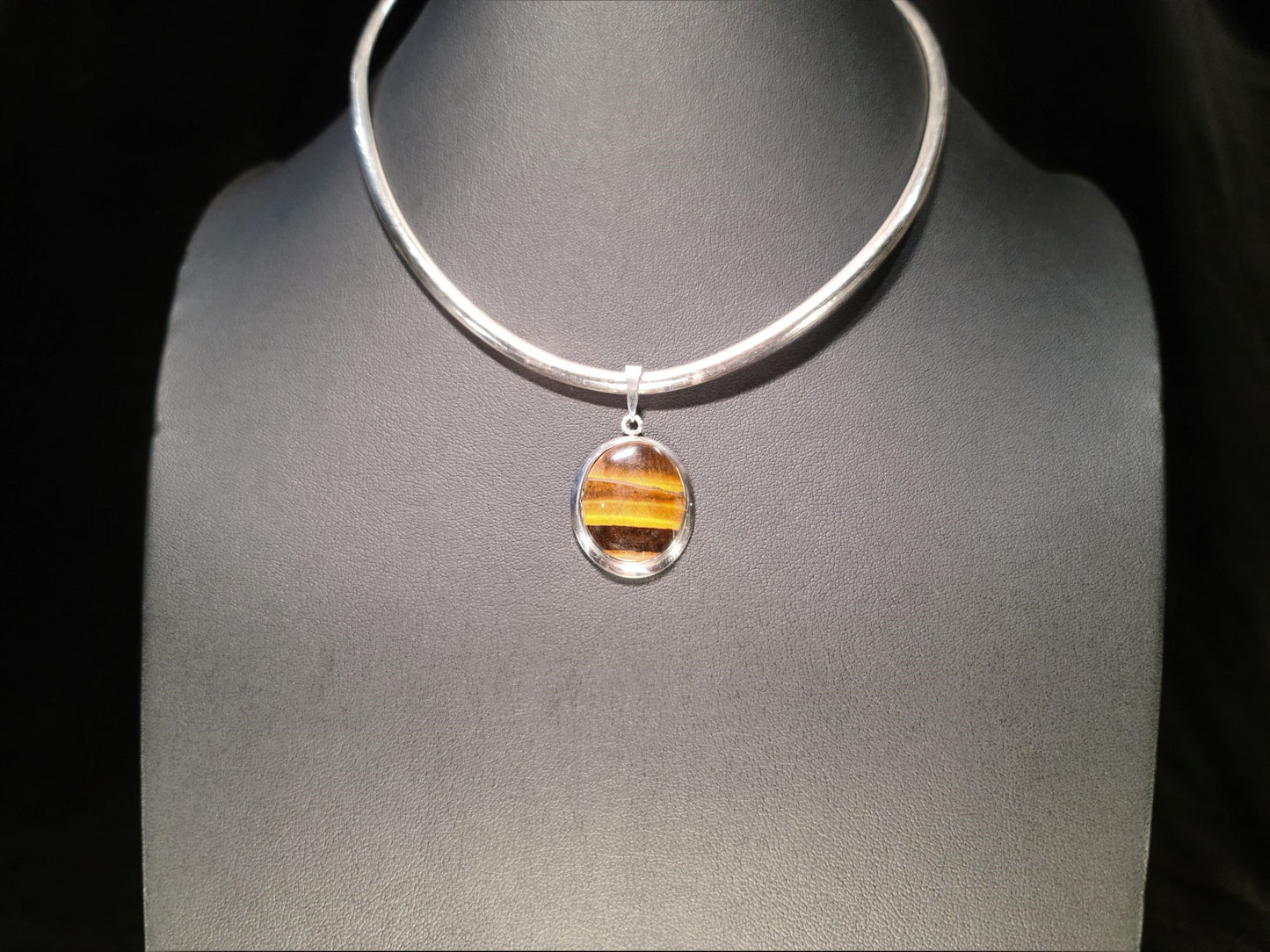 Sterling Silver & Tiger's Eye Pendant - Das Vixen