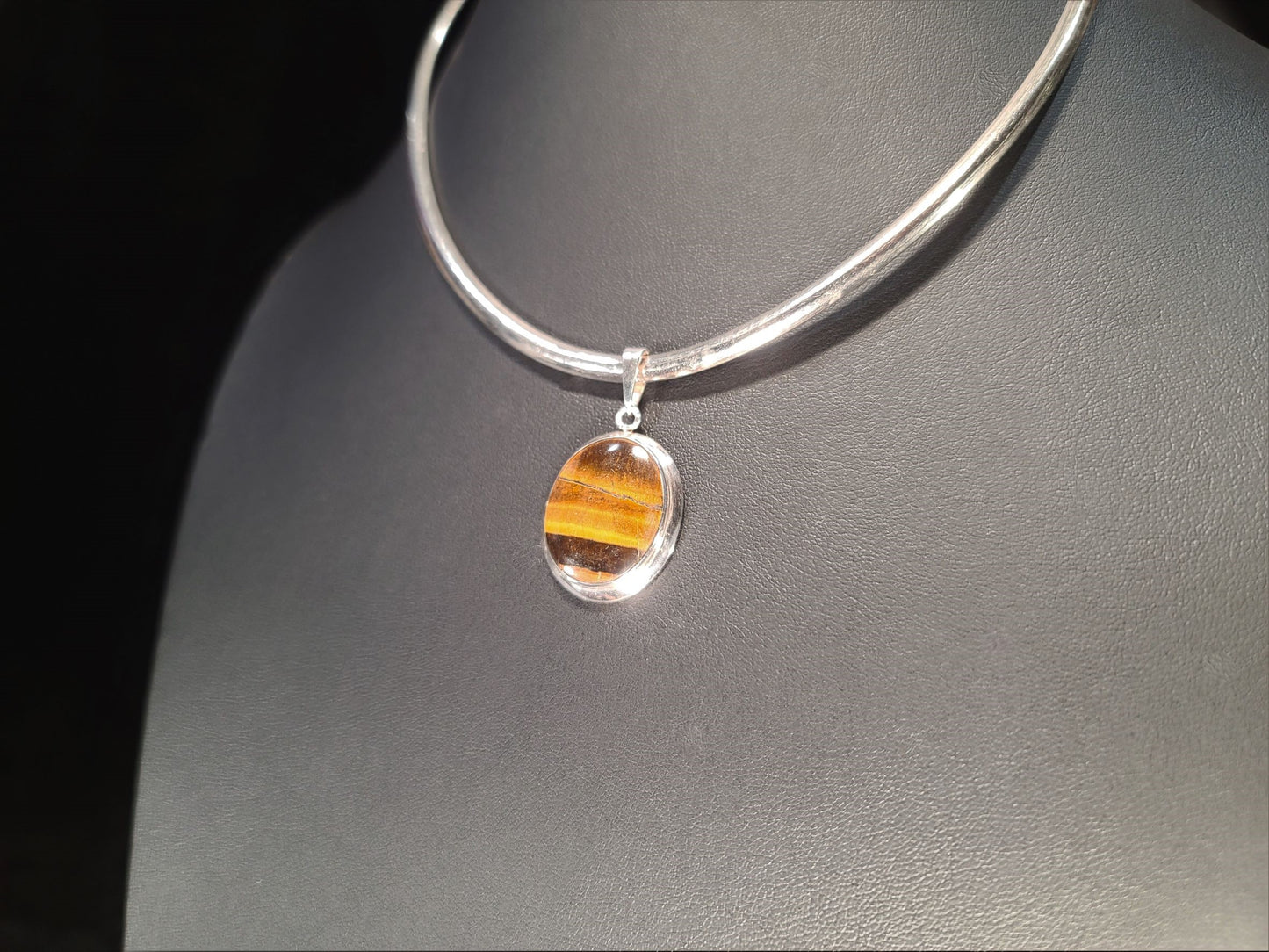 Sterling Silver & Tiger's Eye Pendant - Das Vixen