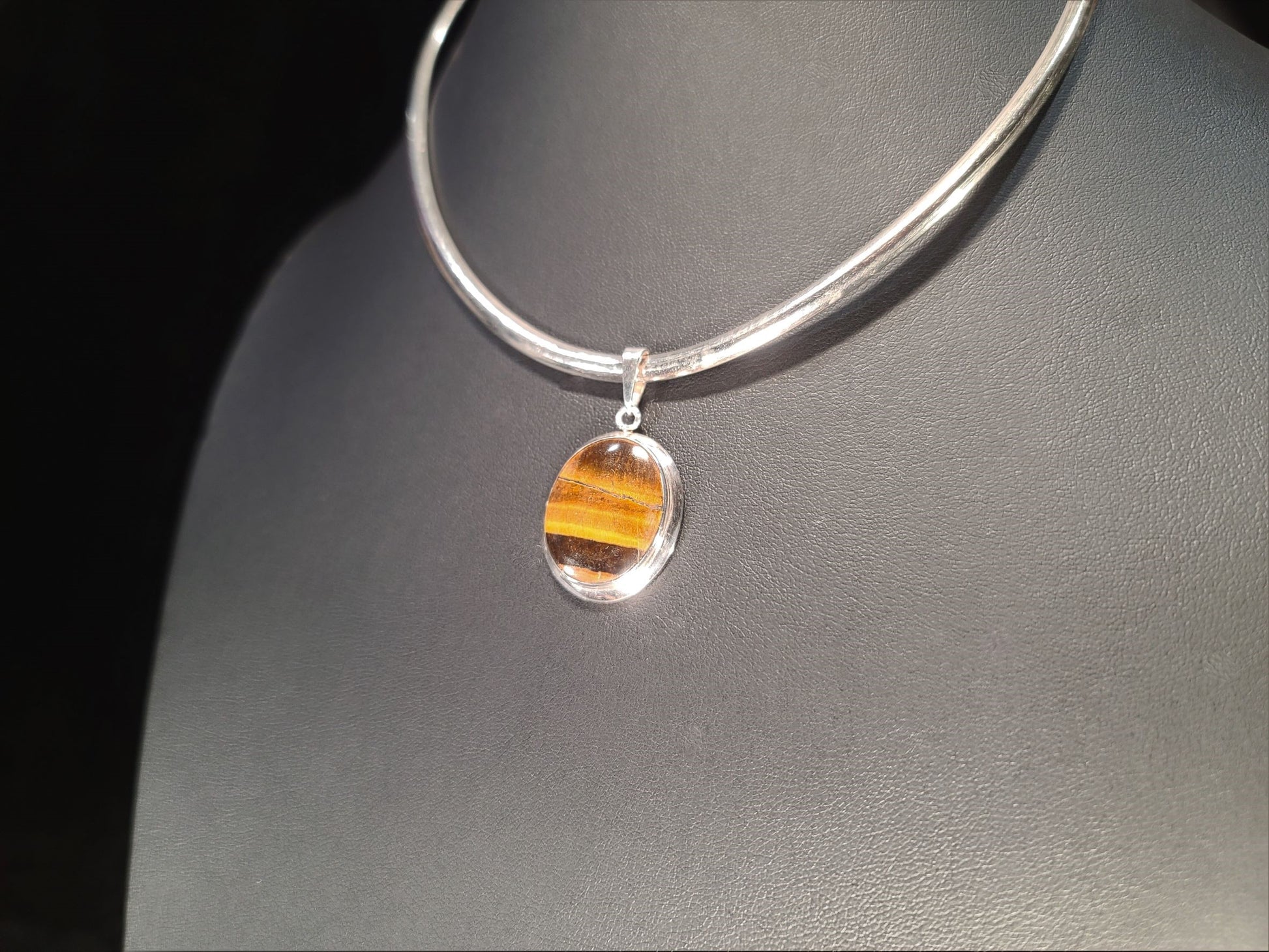 Sterling Silver & Tiger's Eye Pendant - Das Vixen