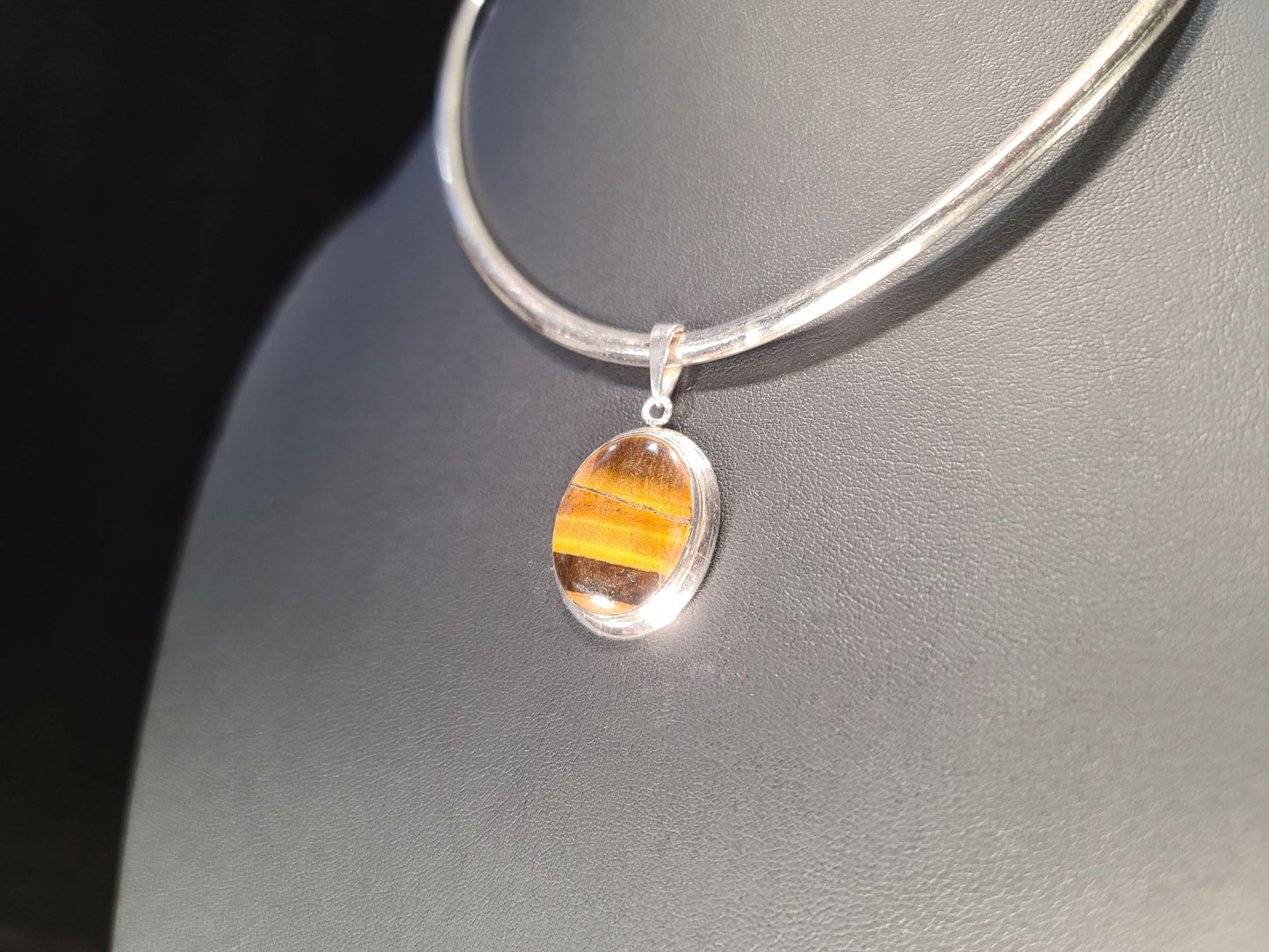 Sterling Silver & Tiger's Eye Pendant - Das Vixen