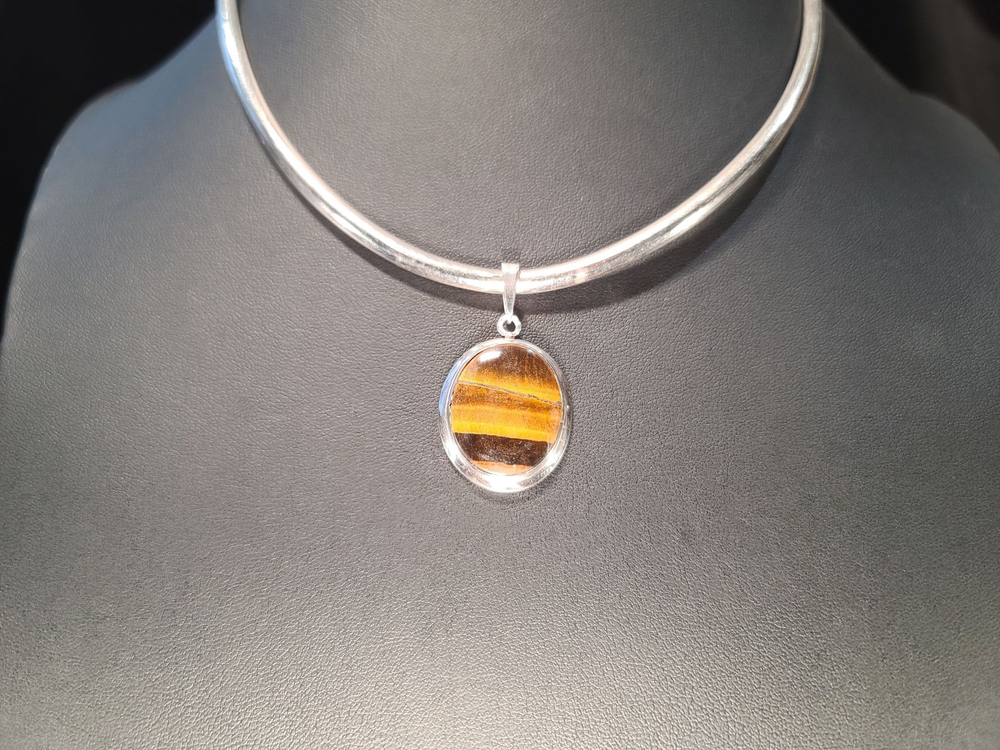 Sterling Silver & Tiger's Eye Pendant - Das Vixen