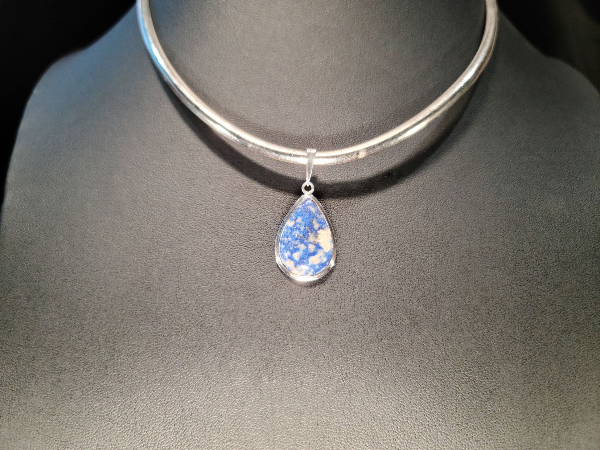 Sterling Silver & Lapis Lazuli Pendant - Das Vixen