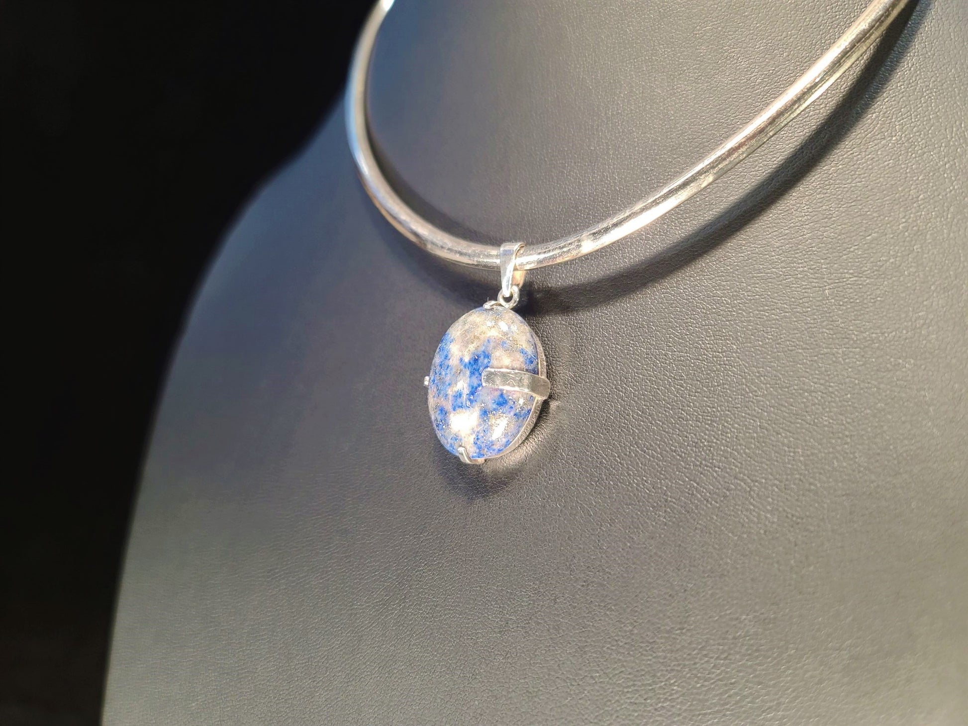 Sterling Silver & Lapis Lazuli Pendant - Das Vixen