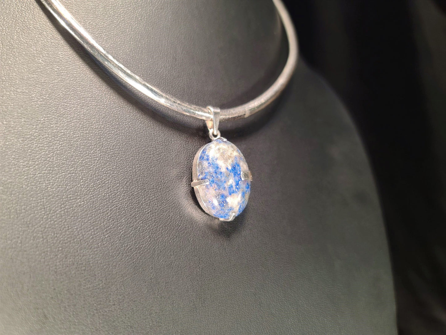 Sterling Silver & Lapis Lazuli Pendant - Das Vixen