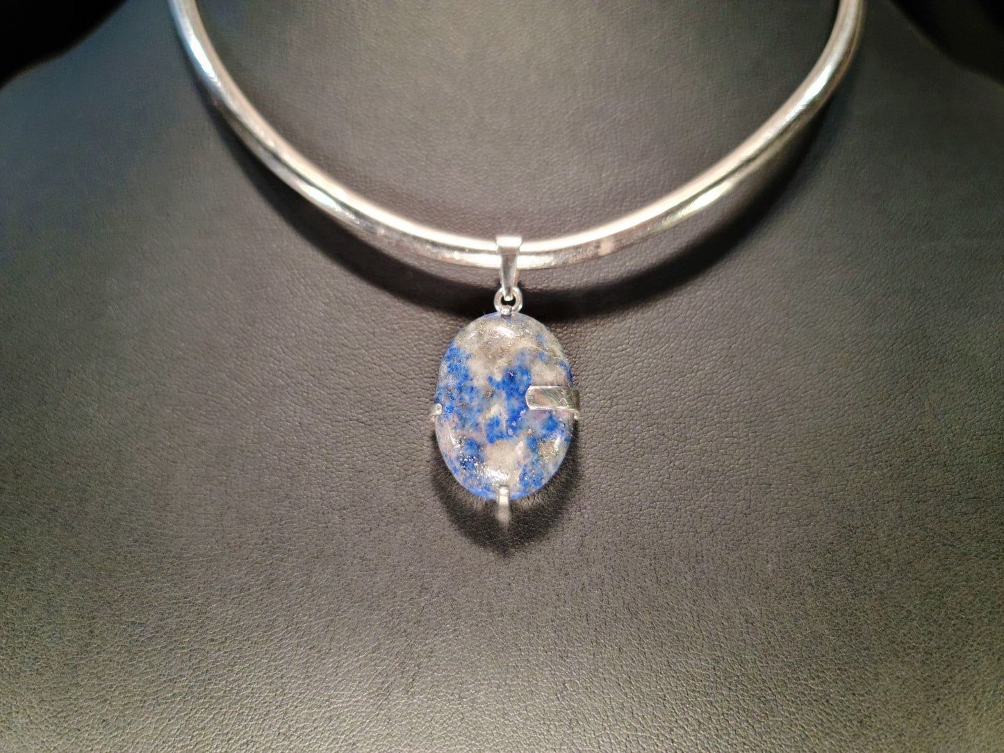 Sterling Silver & Lapis Lazuli Pendant - Das Vixen