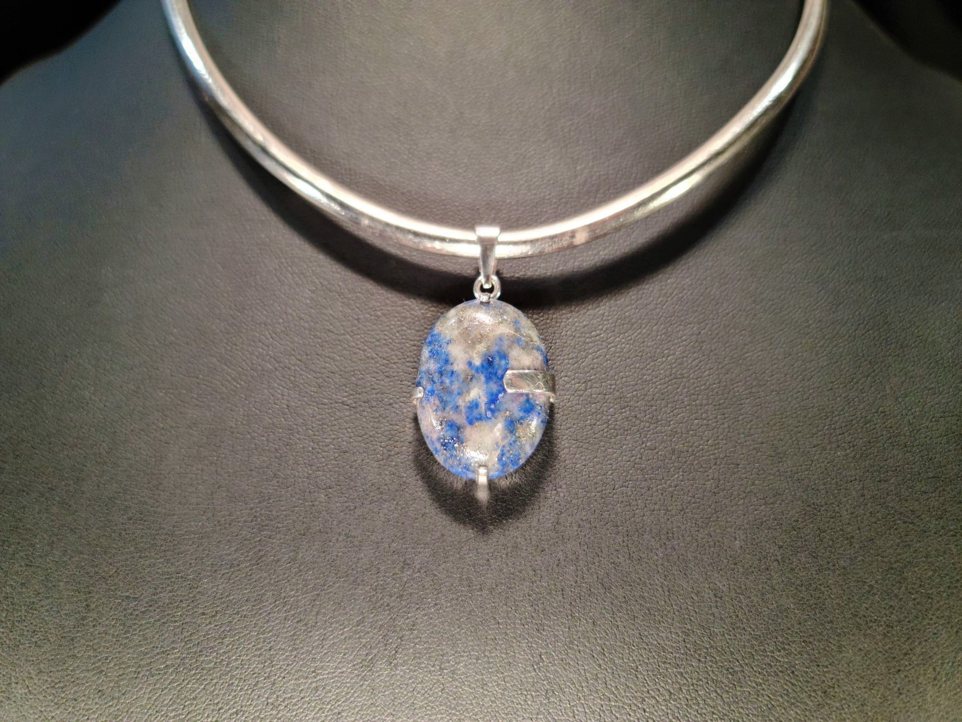 Sterling Silver & Lapis Lazuli Pendant - Das Vixen